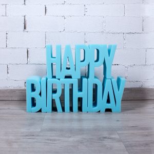 Happy Birthday en color azul en espuma de poliuretano. Tipo de letra Custom