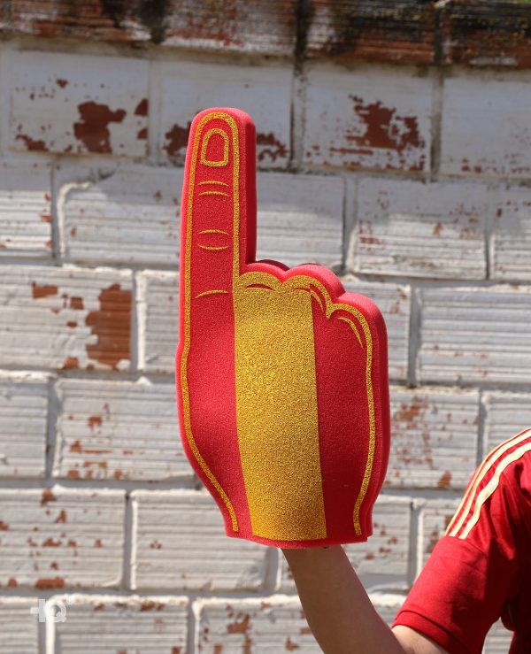 Mano Vamos España en espuma de poliuretano. cara de la mano con bandera de España