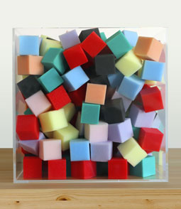 Cubos de colores. Pixels 3D. Contenido cubeta 300 píxeles, en espuma de poliuretano