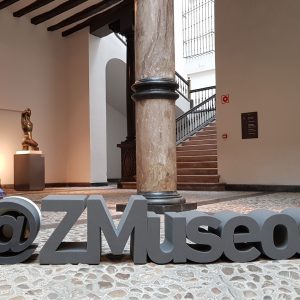 Nombre instagram @ZMuseos realizado en tamaño XXL en espuma de poliuretano.