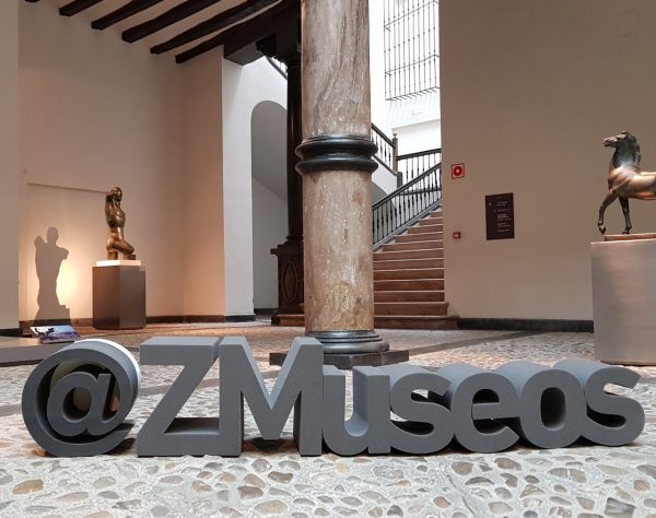 Nombre instagram @ZMuseos realizado en tamaño XXL en espuma de poliuretano.